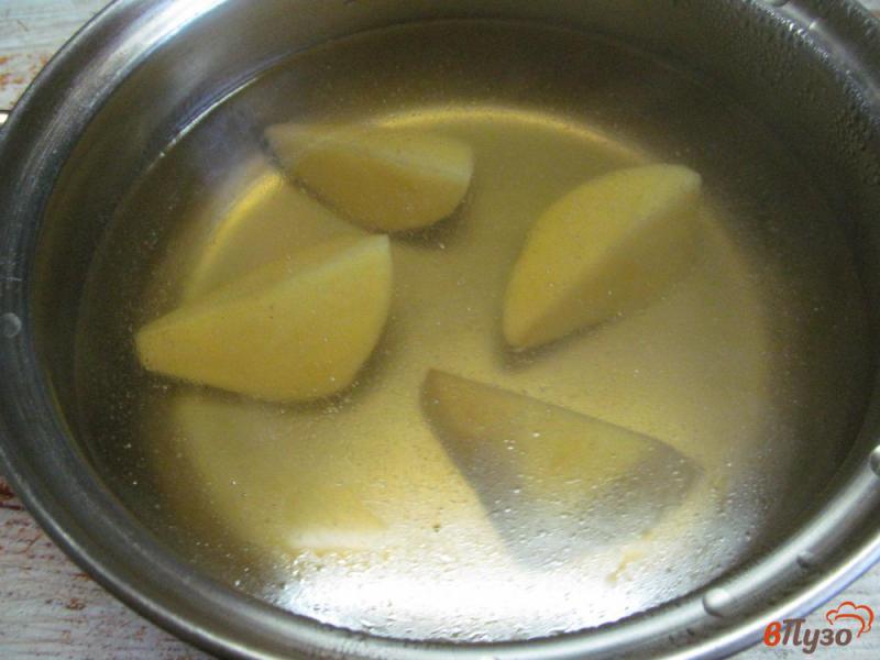 Фото приготовление рецепта: Суп с квашеной капустой и фасолью шаг №2