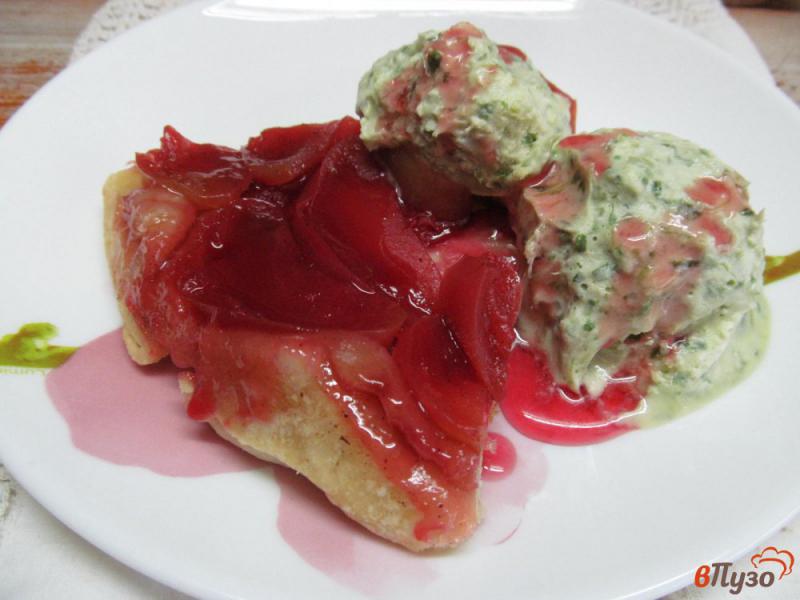 Фото приготовление рецепта: Тарт татен с яблоками и малиной шаг №8