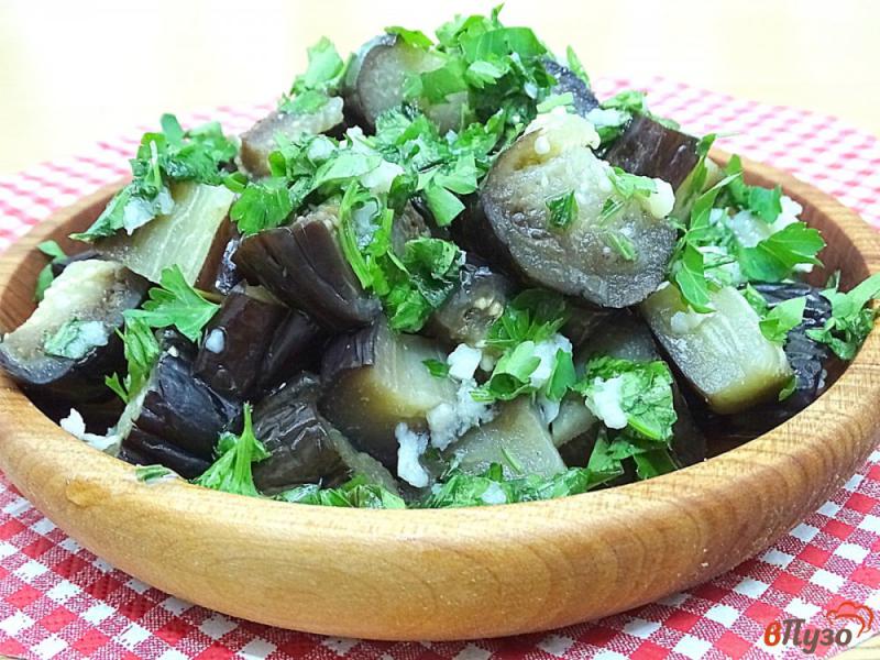 Фото приготовление рецепта: Баклажаны отваренные с чесноком и зеленью шаг №6