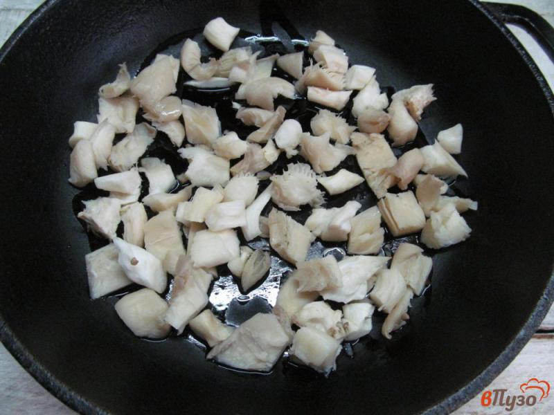 Фото приготовление рецепта: Салат из перловки с грибами шаг №2