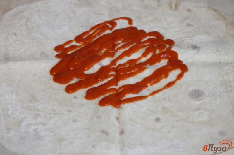 Фото приготовление рецепта: Скумбрия с томатами в лаваше шаг №1