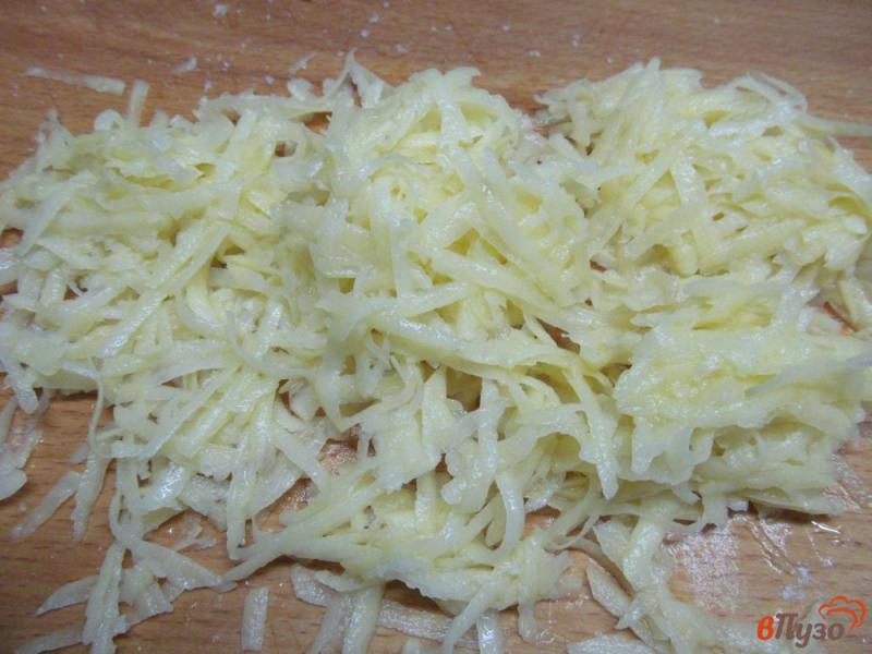 Фото приготовление рецепта: Картофельная лепешка с слабосоленой форелью шаг №1