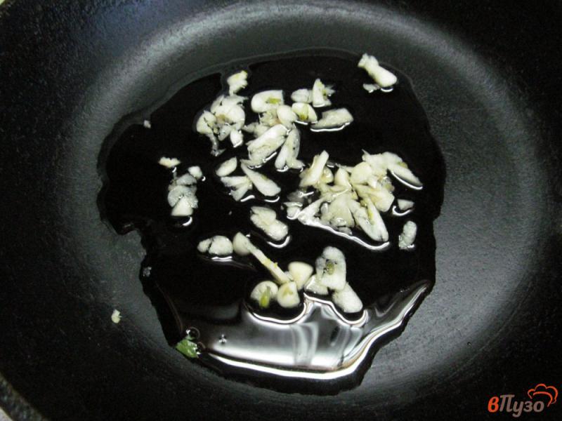 Фото приготовление рецепта: Рис рассыпчатый с чесноком шаг №1