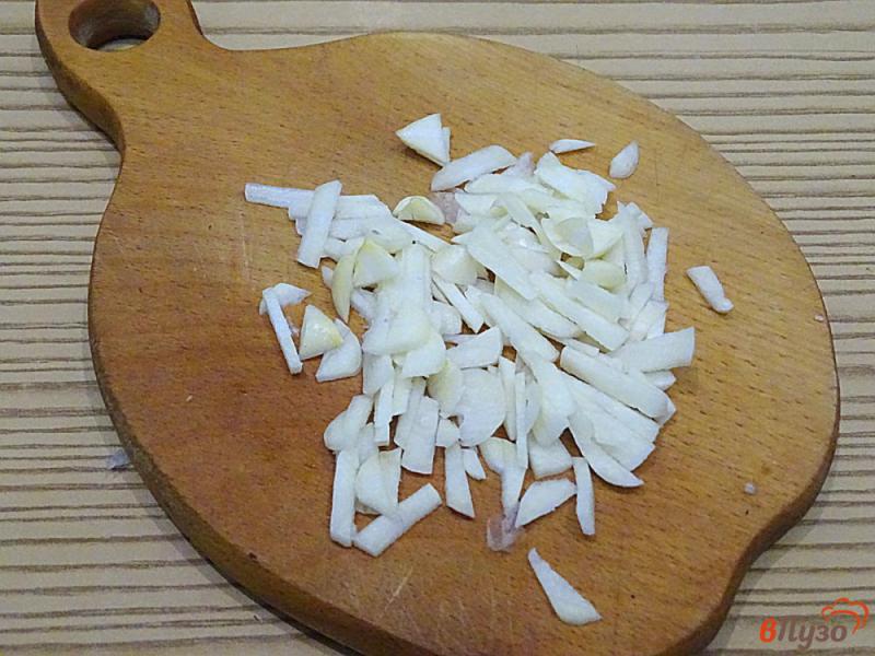 Фото приготовление рецепта: Картофель жареный с салом, луком и чесноком шаг №8