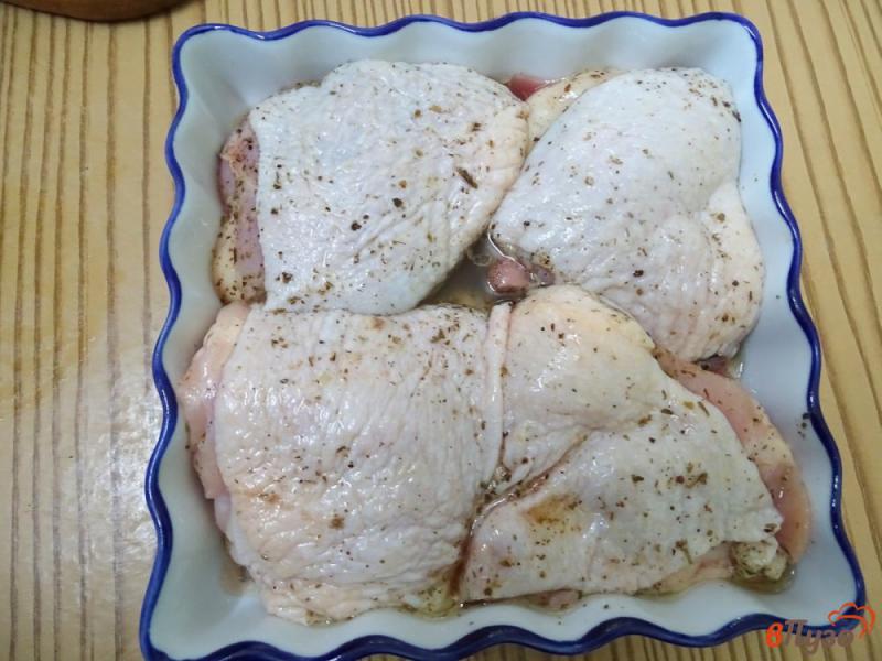 Фото приготовление рецепта: Куриные бёдра в сливочно-горчичном соусе шаг №3