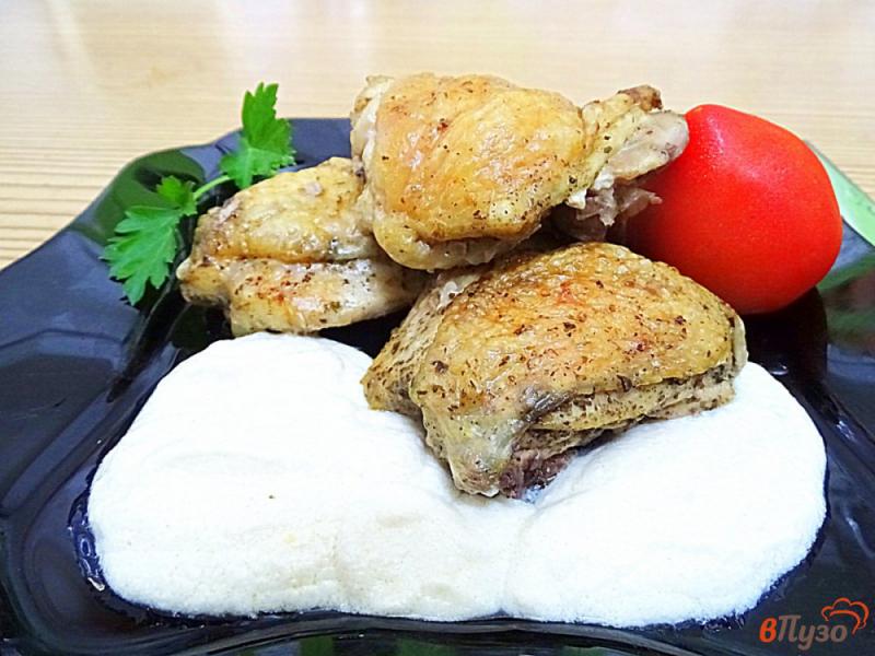 Фото приготовление рецепта: Куриные бёдра в сливочно-горчичном соусе шаг №5