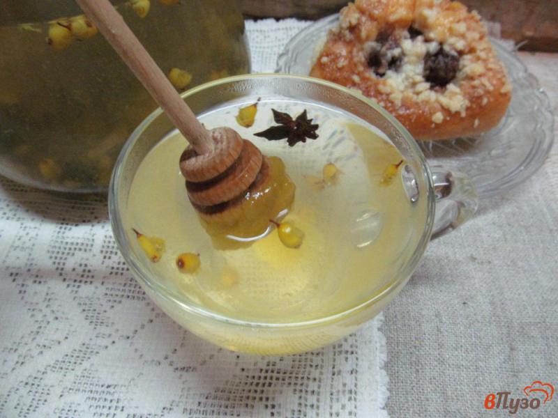 Фото приготовление рецепта: Чай с облепихой и медом шаг №4