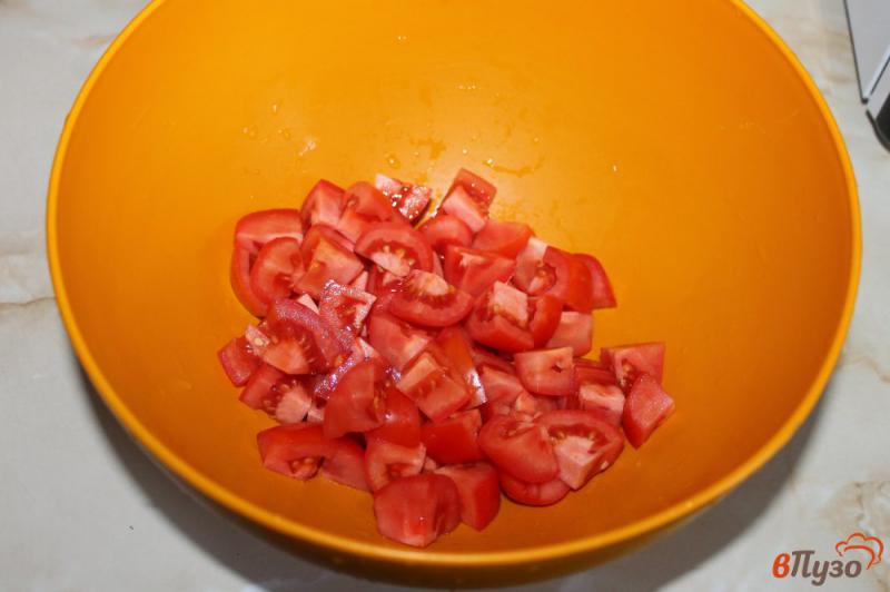 Фото приготовление рецепта: Салат из помидоров, жареных мидий и феты шаг №1