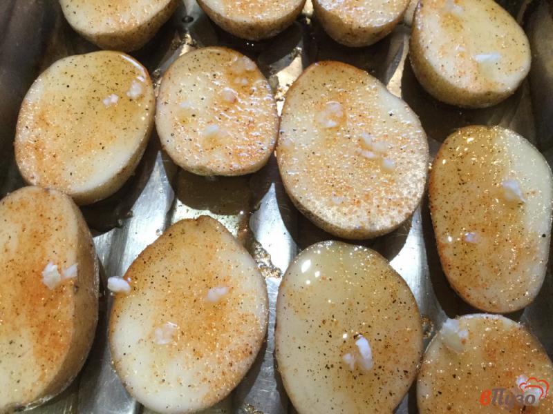Фото приготовление рецепта: Запеченный картофель со специями шаг №5
