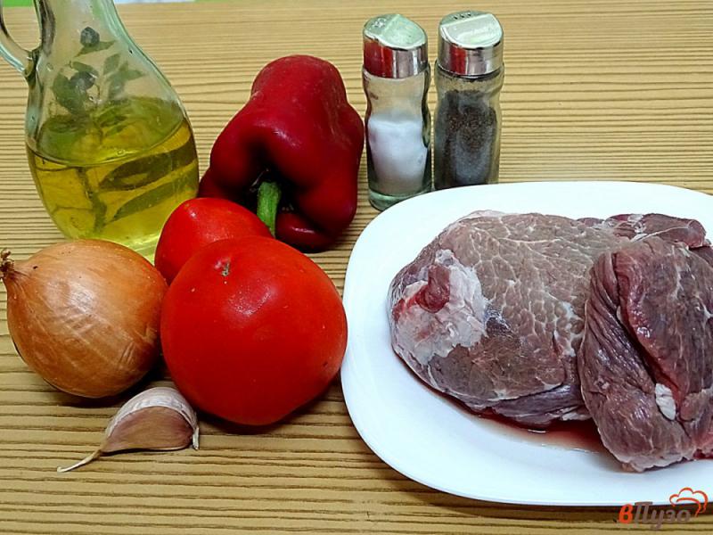 Фото приготовление рецепта: Свинина с помидорами и перцем шаг №1