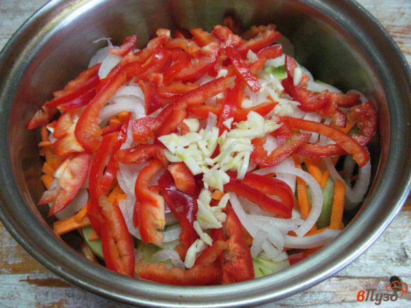 Фото приготовление рецепта: Салат из зеленых помидоров шаг №4