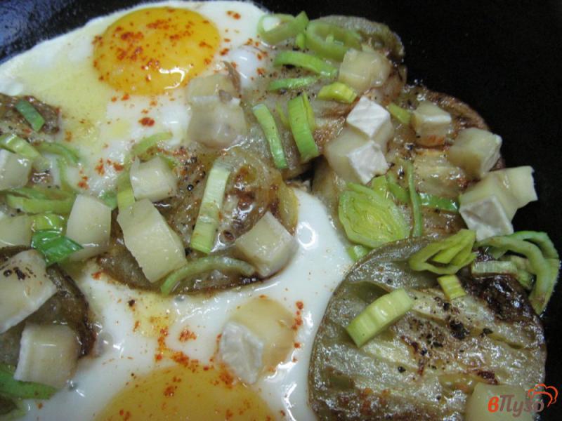 Фото приготовление рецепта: Яйца с зеленым помидором шаг №5