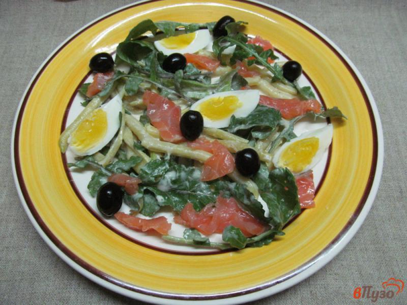 Фото приготовление рецепта: Салат из форели с фасолью шаг №6