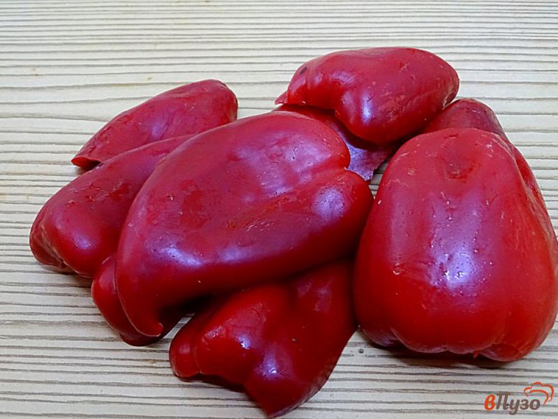 Фото приготовление рецепта: Болгарский перец с помидорами на сковороде шаг №2