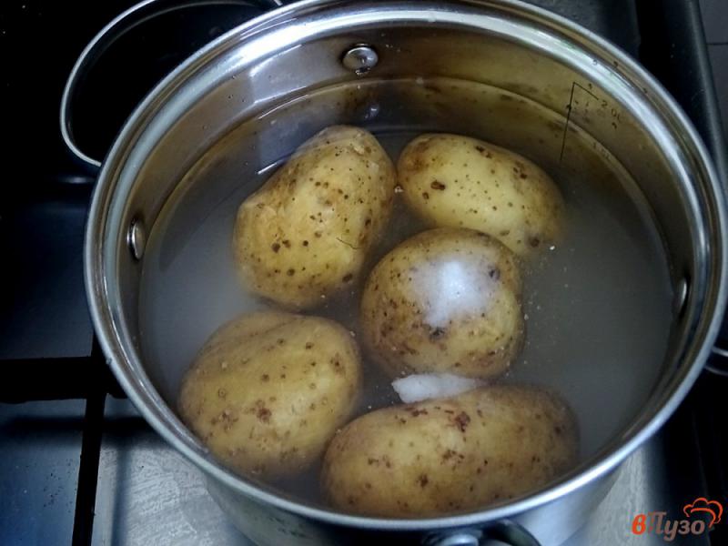Фото приготовление рецепта: Чесночная картошка шаг №2