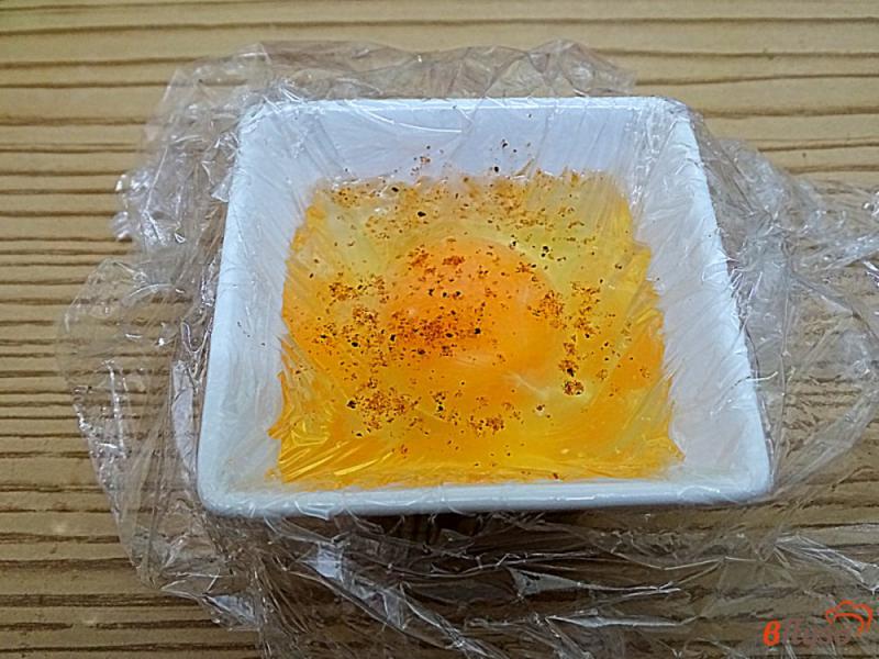Фото приготовление рецепта: Яйцо пашот в пряном соусе шаг №4