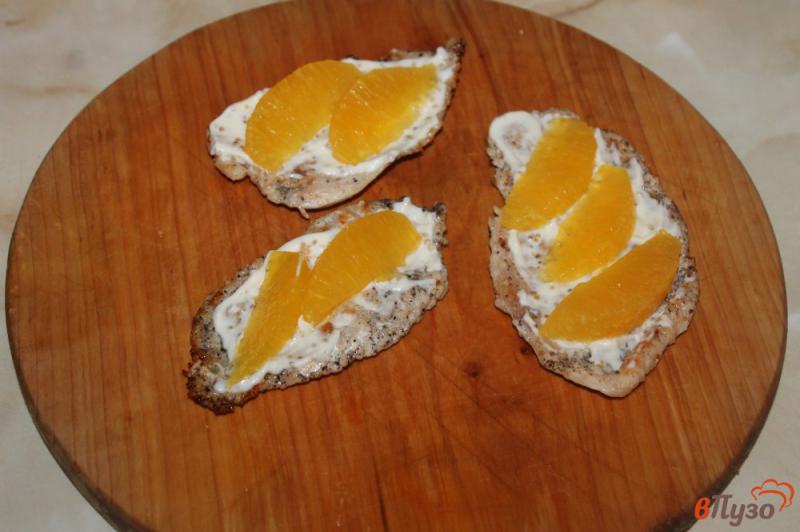 Фото приготовление рецепта: Куриные отбивные с апельсином и орехами шаг №5