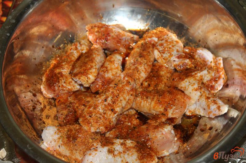 Фото приготовление рецепта: Куриные крылья гриль в медово - горчичной глазури шаг №3