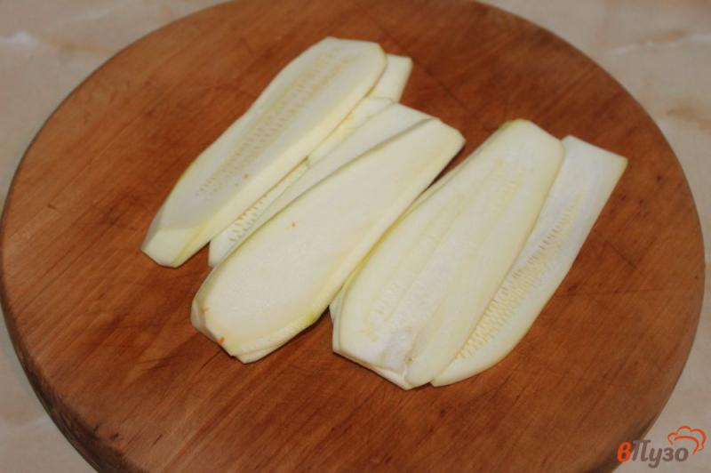 Фото приготовление рецепта: Рулетики из кабачка с помидорами и сыром шаг №1