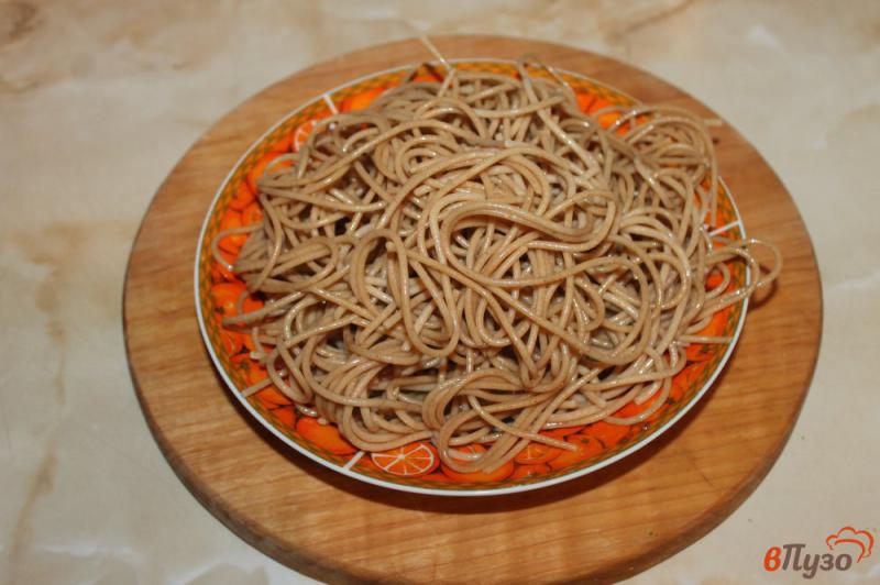Фото приготовление рецепта: Спагетти с томатами черри и сыром в томатном соусе шаг №1