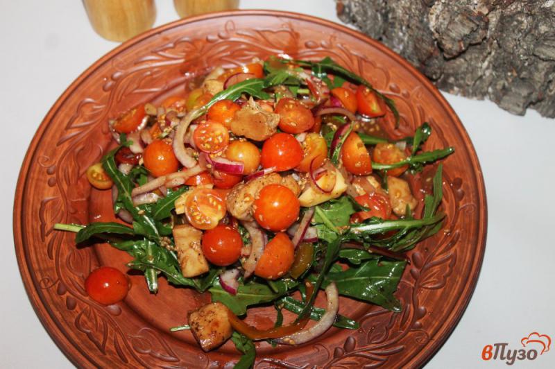 Фото приготовление рецепта: Салат с курицей, перцем и рукколой шаг №7