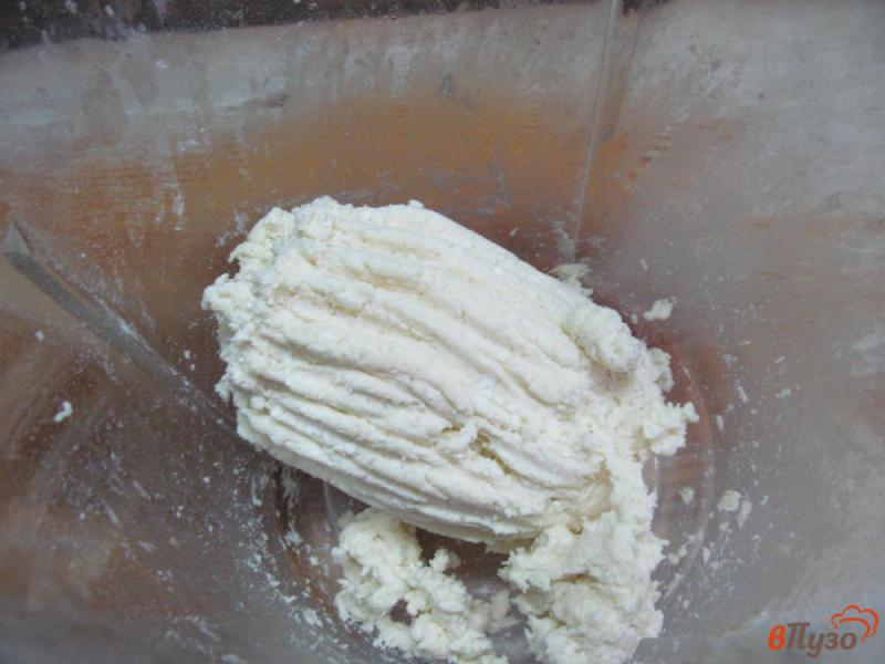 Фото приготовление рецепта: Творожное печенье с джемом и арахисом шаг №3