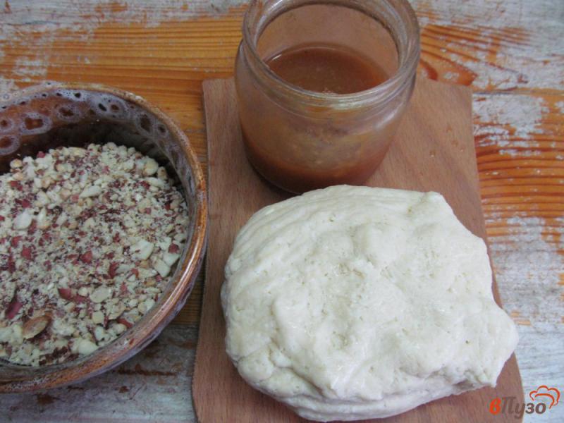Фото приготовление рецепта: Творожное печенье с джемом и арахисом шаг №5