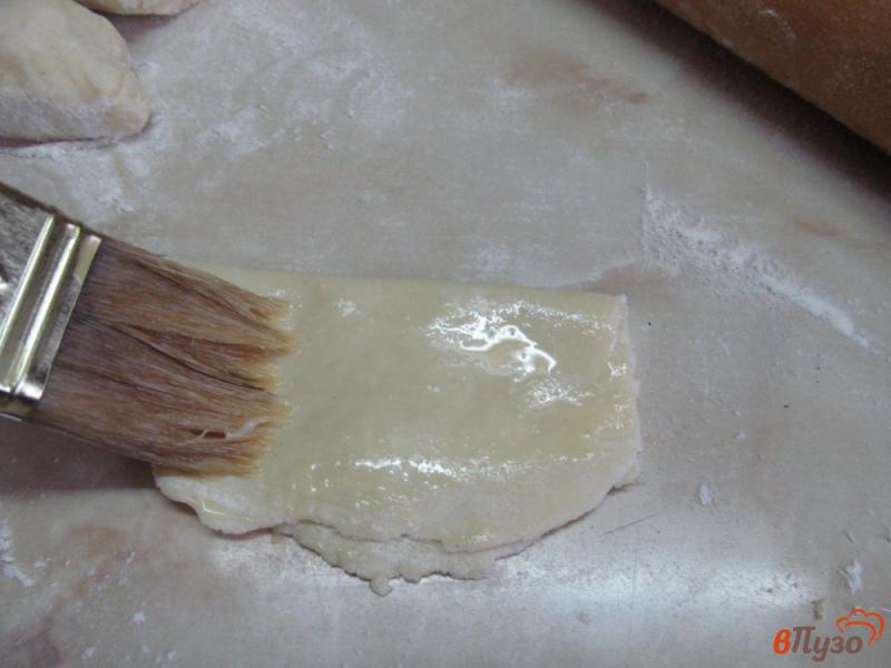 Фото приготовление рецепта: Творожное печенье с джемом и арахисом шаг №7