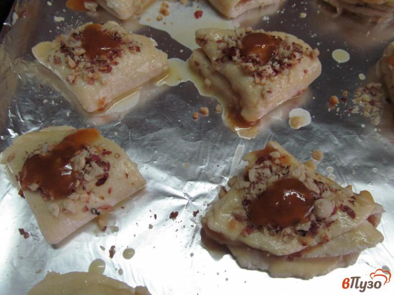 Фото приготовление рецепта: Творожное печенье с джемом и арахисом шаг №9