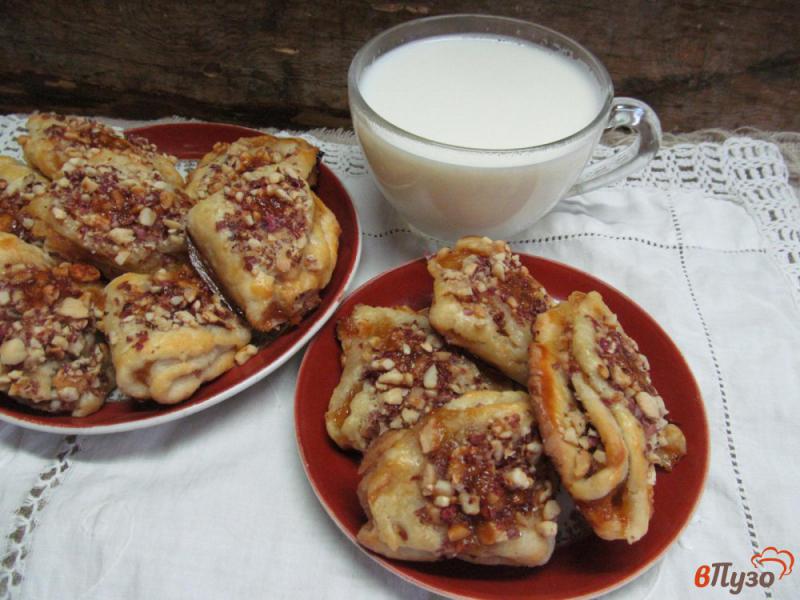 Фото приготовление рецепта: Творожное печенье с джемом и арахисом шаг №10