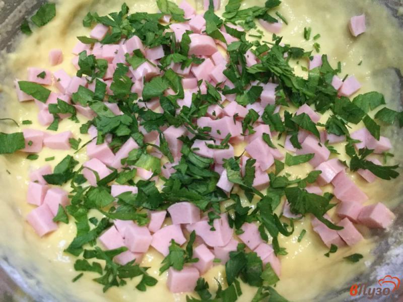 Фото приготовление рецепта: Оладьи с сосисками и зеленью шаг №5