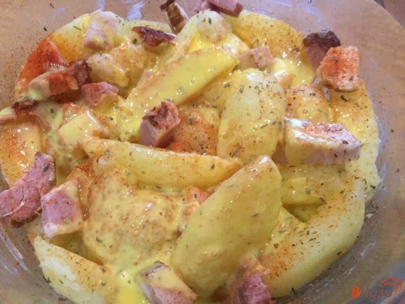 Фото приготовление рецепта: Картофель с цветной капустой,бекона, помидорами в духовке шаг №9