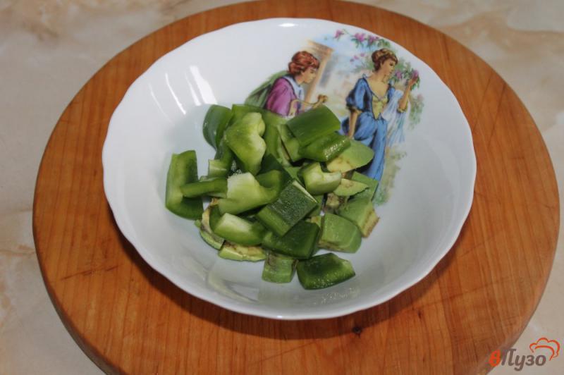 Фото приготовление рецепта: Салат с авокадо и брынзой в панировке шаг №2