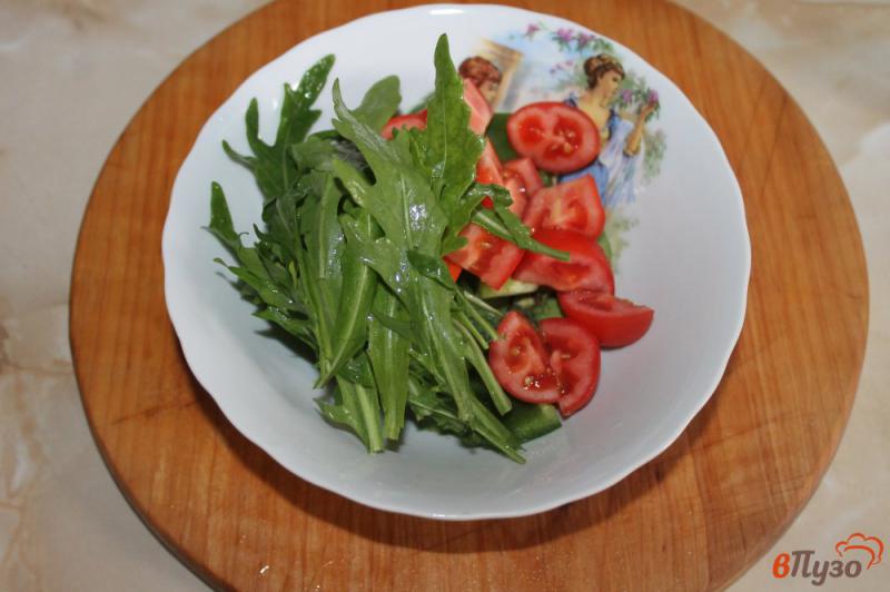 Фото приготовление рецепта: Салат с авокадо и брынзой в панировке шаг №4