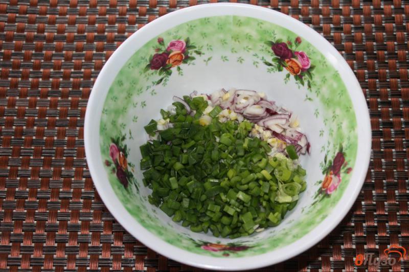 Фото приготовление рецепта: Соус шашлычный с зеленым луком и медом шаг №3