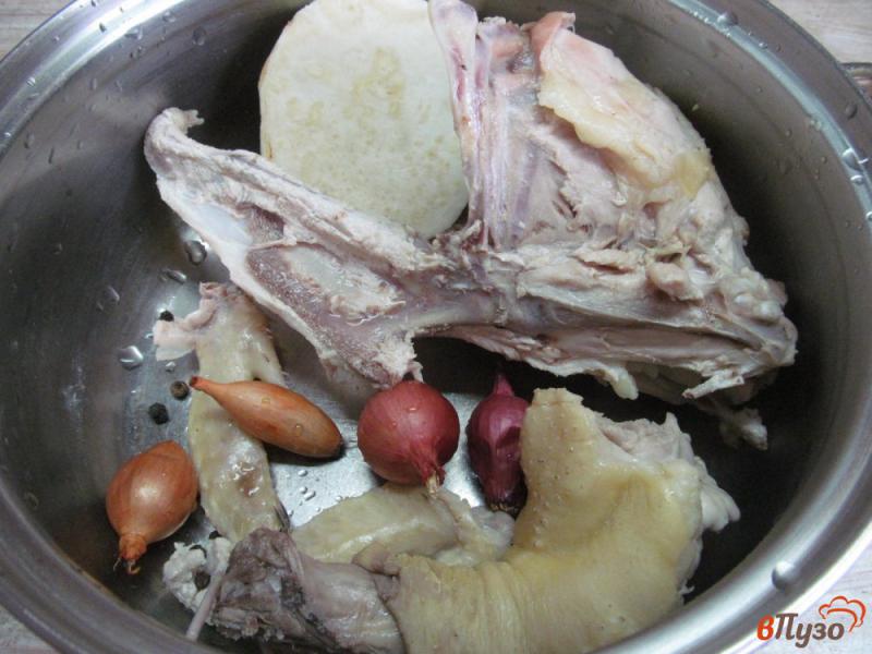 Фото приготовление рецепта: Куриный суп с перловкой шаг №2