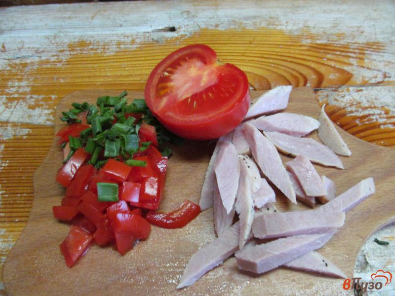 Фото приготовление рецепта: Омлет с бужениной и помидором шаг №9