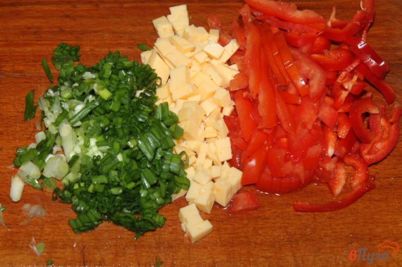 Фото приготовление рецепта: Лаваш на гриле со сливочным сыром и овощами шаг №2