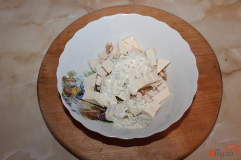 Фото приготовление рецепта: Салат из филе апельсина, плавленого сыра и куриного филе шаг №5