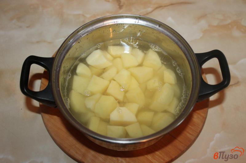 Фото приготовление рецепта: Картофельное пюре с маслятами шаг №2