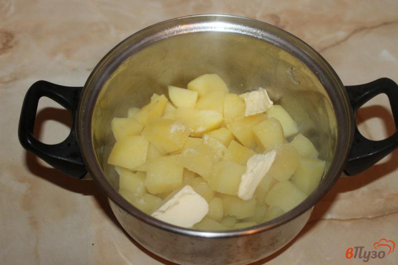 Фото приготовление рецепта: Картофельное пюре с маслятами шаг №4