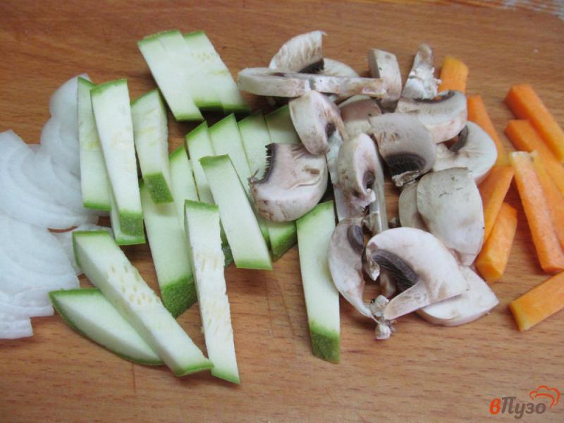 Фото приготовление рецепта: Куриное филе с кабачком и морковью шаг №2