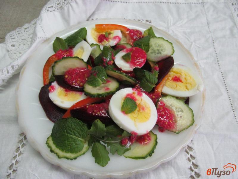 Фото приготовление рецепта: Салат со свеклой и рукколой шаг №5