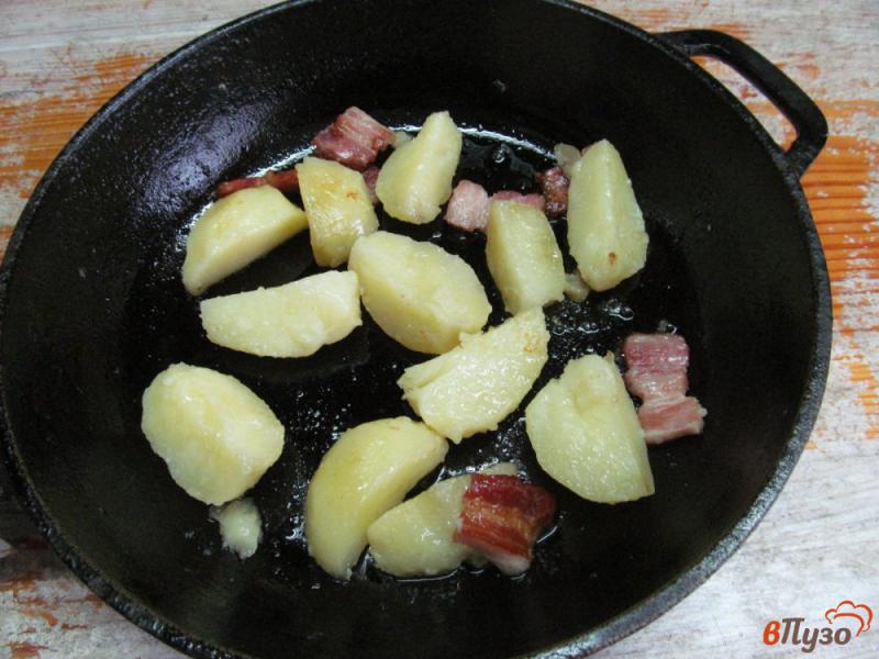 Фото приготовление рецепта: Картофельный салат с одуванчиком шаг №2