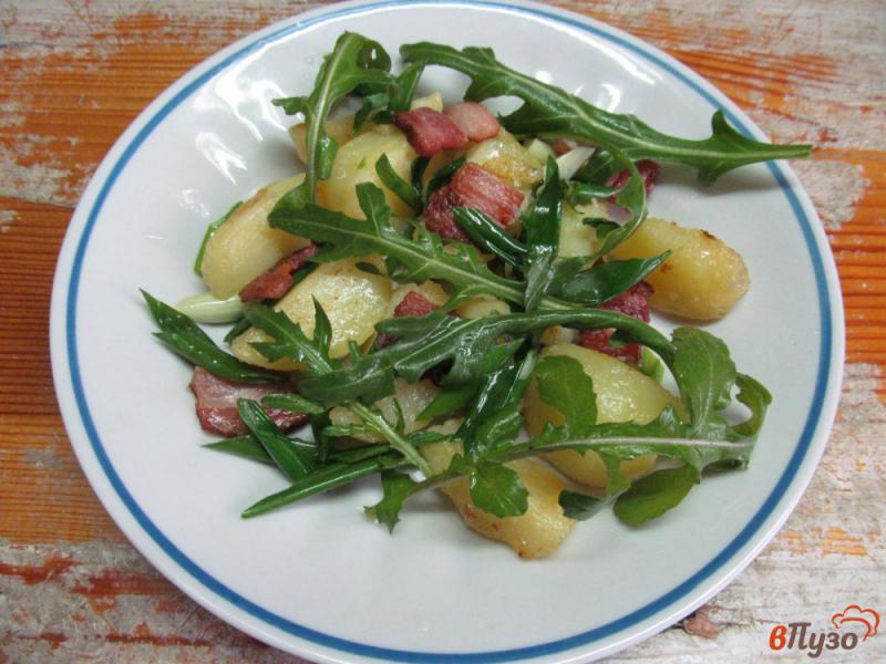 Фото приготовление рецепта: Картофельный салат с одуванчиком шаг №4