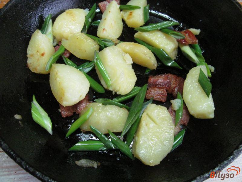 Фото приготовление рецепта: Картофельный салат с одуванчиком шаг №3
