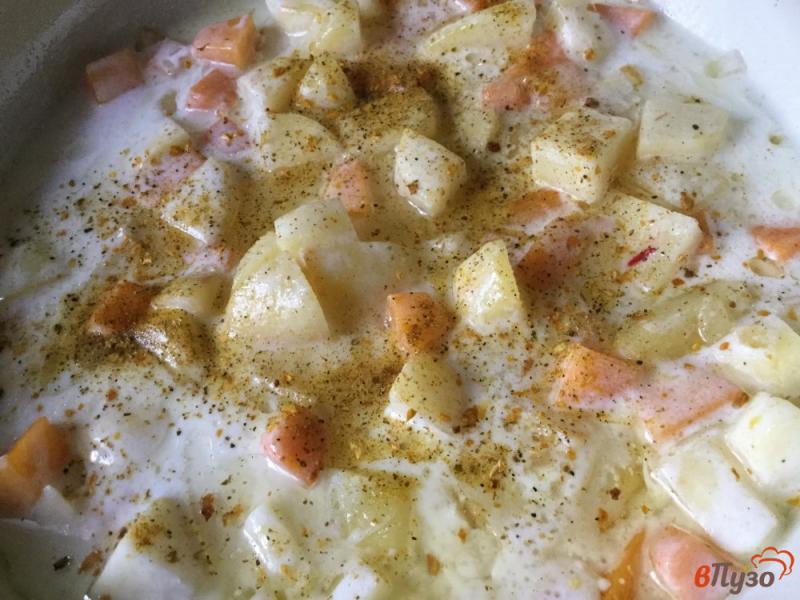 Фото приготовление рецепта: Картофель с тыквой в кефире, запеченные в духовке шаг №6