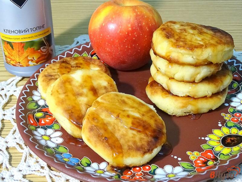 Фото приготовление рецепта: Сырники с яблоком шаг №11
