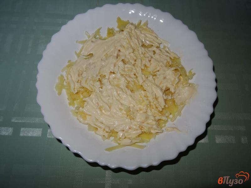 Фото приготовление рецепта: Слоеный салат с тунцом шаг №3
