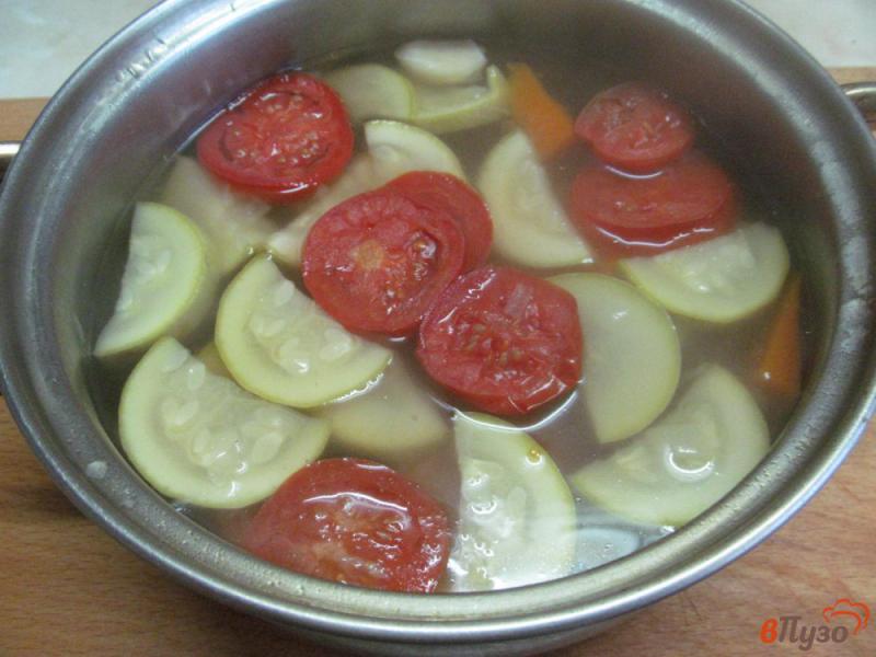 Фото приготовление рецепта: Крем-суп из кабачка с помидором шаг №3